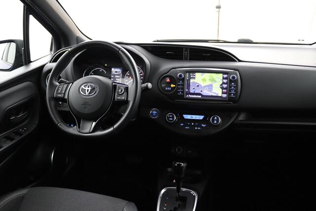 Toyota YARIS 1.5 Hybrid Energy Plus | Navigatie | Privacy Glas | Alcantara Bekleding | Dimmende Binnenspiegel Automatisch |