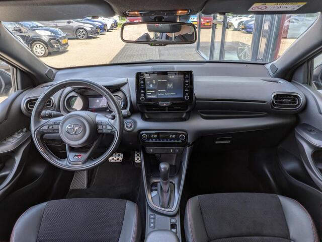 Toyota YARIS 1.5 Hybrid GR Sport | Stoelverwarming | Dodehoek | Keyless | Carplay | ACC | Dual Climate
