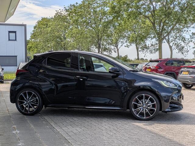 Toyota YARIS 1.5 Hybrid GR Sport | Stoelverwarming | Dodehoek | Keyless | Carplay | ACC | Dual Climate