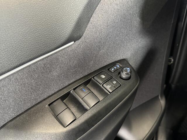 Toyota YARIS Cross 1.5 Hybrid Dynamic | Dodehoekdetectie | Stoelverwarming | Parkeersensoren voor/achter |