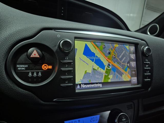 Toyota YARIS 1.5 Hybrid Premium Full option!