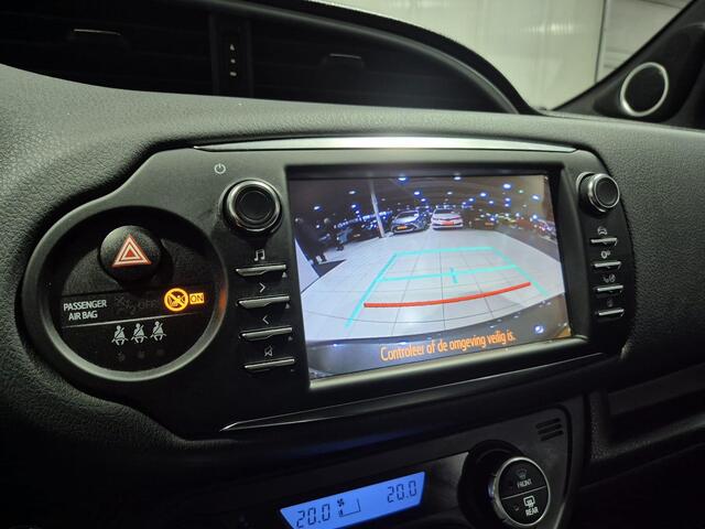 Toyota YARIS 1.5 Hybrid Premium Full option!