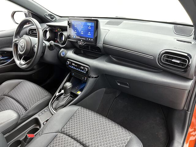 Toyota YARIS 1.5 Hybrid Executive | Stoelverwarming | Apple CarPlay/Android Auto | Climate Control | Cruise Control Adaptive | Achteruitrijcamera | JBL | HUD | Parkeersensoren voor+achter | BLIS |