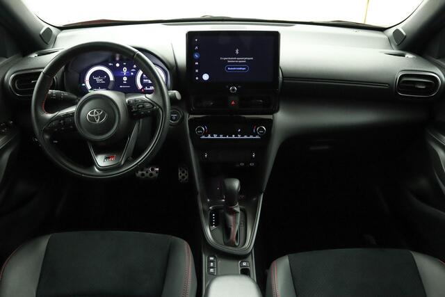 Toyota YARIS Cross 1.5 Hybrid 130 GR SPORT | Leder/Alcantara | Stoel- en Stuurwielverwarming | Climate Control | 10 Jaar Garantie! |