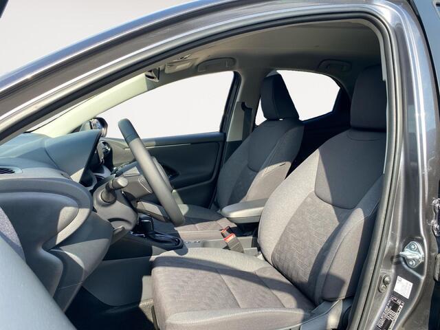 Toyota YARIS 1.5 Hybrid 115 automaat Comfort NIEUW | Digitaal cockpit | Full LED koplampen | 16" lm velgen | cruise control | etc.