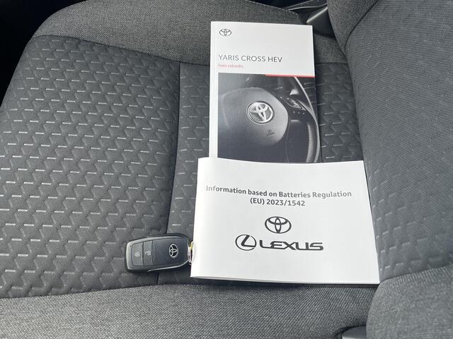 Toyota YARIS Cross 1.5 Hybrid 115 Dynamic / Dealer onderhouden / Navigatie via abbo of Apple Carplay Android / Stuur-, stoel- en voorruitverwarming / Climate control / 17 LM wielen /