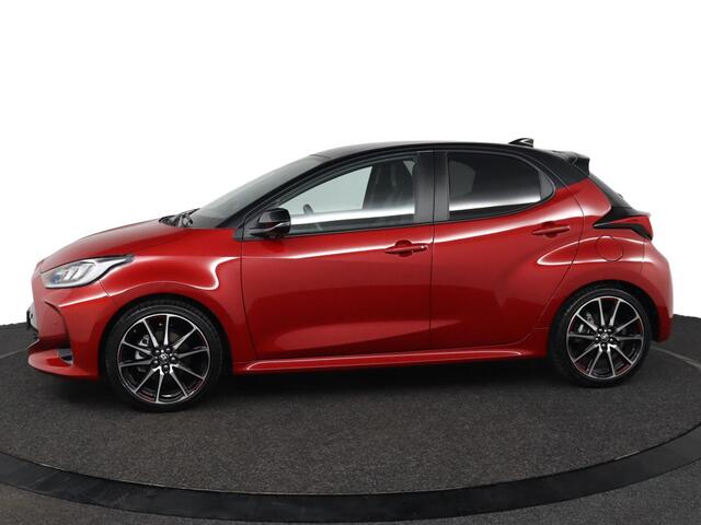 Toyota YARIS 1.5 Hybrid 130 GR SPORT | JBL Audio | Panoramadak | Parkeer sensoren |