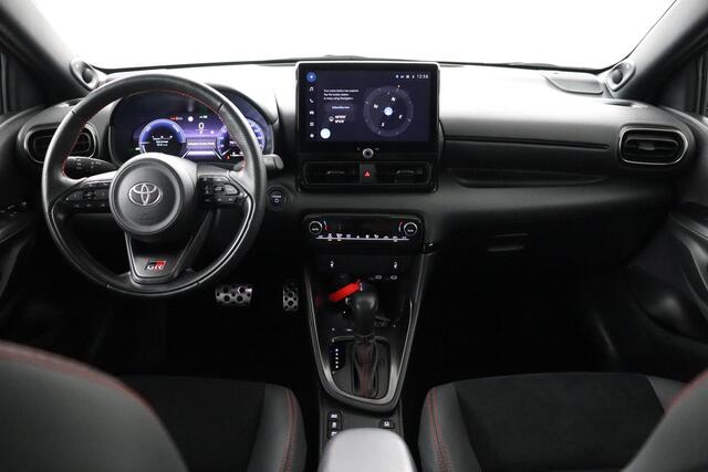 Toyota YARIS 1.5 Hybrid 130 GR SPORT | JBL Audio | Panoramadak | Parkeer sensoren |