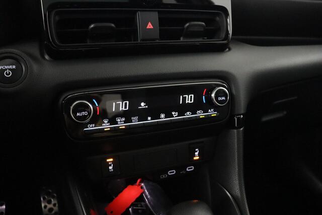 Toyota YARIS 1.5 Hybrid 130 GR SPORT | JBL Audio | Panoramadak | Parkeer sensoren |