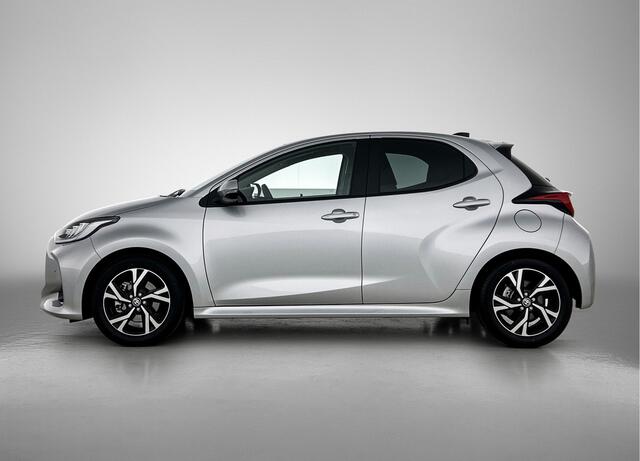 Toyota YARIS 1.5 Hybrid 115 Dynamic Comfort Pack | BTW voertuig | Stoel+stuurverwarming | Parkeersensoren voor+achter | Dodehoek detectie | Draadloze telefoonlader | Apple CarPlay/Android Auto | Cruise Control Adaptive |