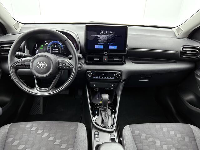 Toyota YARIS 1.5 Hybrid 115 Dynamic Comfort Pack | BTW voertuig | Stoel+stuurverwarming | Parkeersensoren voor+achter | Dodehoek detectie | Draadloze telefoonlader | Apple CarPlay/Android Auto | Cruise Control Adaptive |