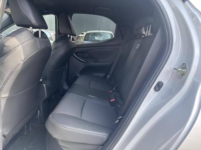 Toyota YARIS 1.5 Hybrid Style Bi-Tone | 06-1014101018 Voor meer informatie