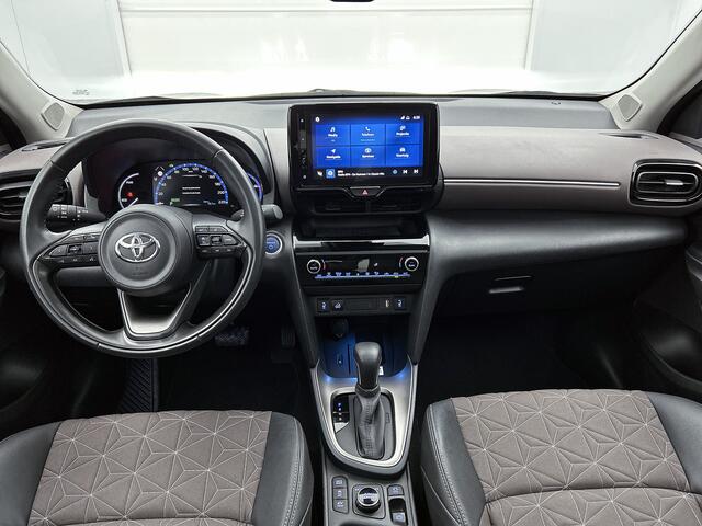 Toyota YARIS Cross 1.5 Hybrid Executive AWD | Panoramadak | Parkeersensoren voor+achter | Stoelverwarming | Draadloze telefoonlader | Apple CarPlay/Android Auto | Cruise Control Adaptive |