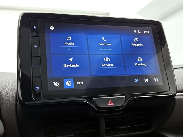 Toyota YARIS Cross 1.5 Hybrid Executive AWD | Panoramadak | Parkeersensoren voor+achter | Stoelverwarming | Draadloze telefoonlader | Apple CarPlay/Android Auto | Cruise Control Adaptive |