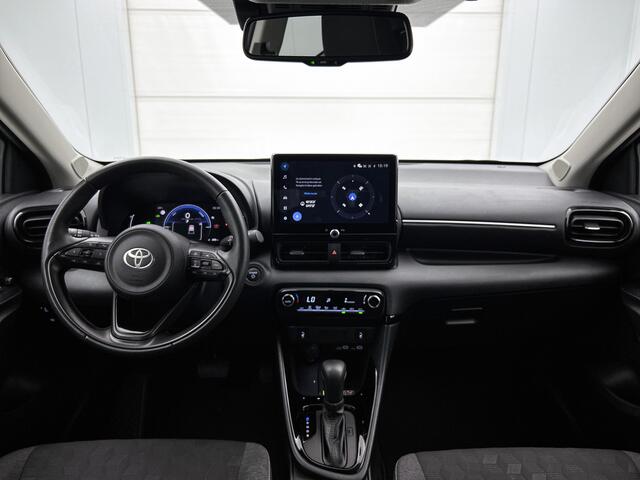 Toyota YARIS 1.5 Hybrid 115 Dynamic Comfort Pack | BTW voertuig | Stoel+stuurverwarming | Parkeersensoren voor+achter | Dodehoek detectie | Draadloze telefoonlader | Apple CarPlay/Android Auto | Cruise Control Adaptive |