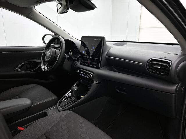 Toyota YARIS 1.5 Hybrid 115 Dynamic Comfort Pack | BTW voertuig | Stoel+stuurverwarming | Parkeersensoren voor+achter | Dodehoek detectie | Draadloze telefoonlader | Apple CarPlay/Android Auto | Cruise Control Adaptive |