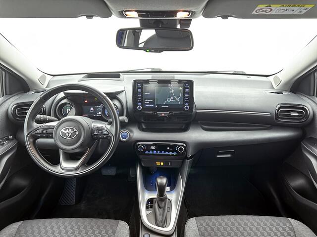 Toyota YARIS 1.5 Hybrid Style + | BTW voertuig | Head-Up Display | Dodehoek detectie | Parkeersensoren voor+achter | Draadloze telefoonlader | Navigatie | Apple CarPlay/Android Auto |