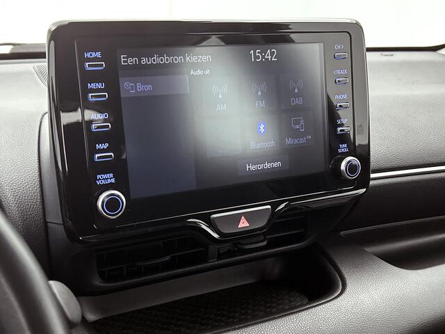 Toyota YARIS 1.5 Hybrid Style + | BTW voertuig | Head-Up Display | Dodehoek detectie | Parkeersensoren voor+achter | Draadloze telefoonlader | Navigatie | Apple CarPlay/Android Auto |