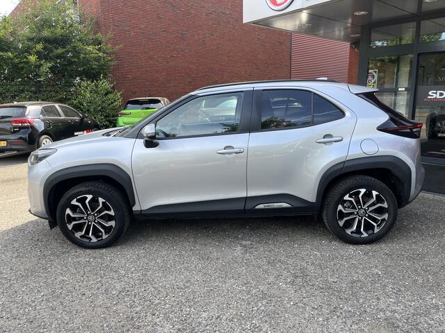 Toyota YARIS Cross 1.5 Hybrid 115 First Edition // ADAPT. CRUISE // KEYLESS // APPLE-ANDROID AUTO // CAMERA+SENSOREN // STOELVERWARMING //
