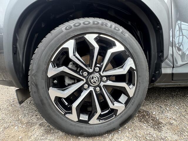 Toyota YARIS Cross 1.5 Hybrid 115 First Edition // ADAPT. CRUISE // KEYLESS // APPLE-ANDROID AUTO // CAMERA+SENSOREN // STOEL + STUUR VERWARMING //