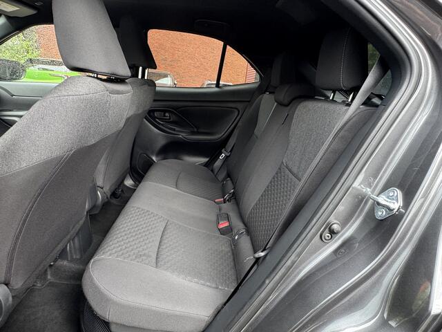 Toyota YARIS Cross 1.5 Hybrid 115 First Edition // ADAPT. CRUISE // KEYLESS // APPLE-ANDROID AUTO // CAMERA+SENSOREN // STOEL + STUUR VERWARMING //