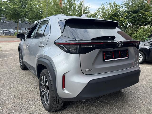 Toyota YARIS Cross 1.5 Hybrid 115 First Edition // ADAPT. CRUISE // KEYLESS // APPLE-ANDROID AUTO // CAMERA+SENSOREN // STOEL + STUUR VERWARMING //