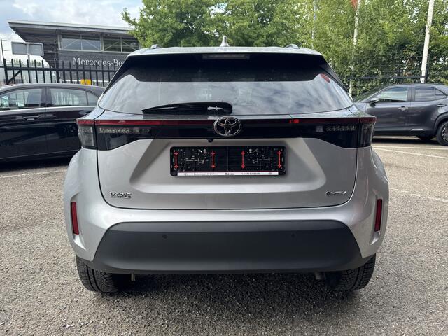 Toyota YARIS Cross 1.5 Hybrid 115 First Edition // ADAPT. CRUISE // KEYLESS // APPLE-ANDROID AUTO // CAMERA+SENSOREN // STOEL + STUUR VERWARMING //
