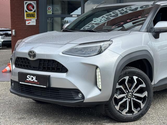 Toyota YARIS Cross 1.5 Hybrid 115 First Edition // ADAPT. CRUISE // KEYLESS // APPLE-ANDROID AUTO // CAMERA+SENSOREN // STOEL + STUUR VERWARMING //