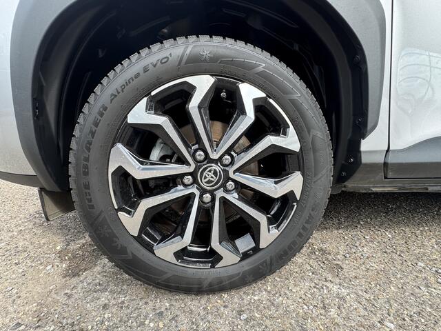 Toyota YARIS Cross 1.5 Hybrid 115 First Edition // ADAPT. CRUISE // KEYLESS // APPLE-ANDROID AUTO // CAMERA+SENSOREN // STOEL + STUUR VERWARMING //