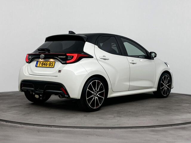 Toyota YARIS 1.5 Hybrid GR Sport Bi-tone Pearl White / Zwart dak | Apple carplay | Android Auto | All Season banden |