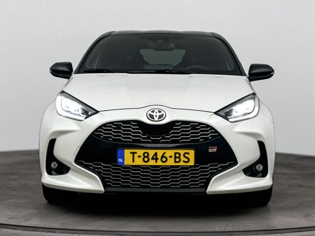 Toyota YARIS 1.5 Hybrid GR Sport Bi-tone Pearl White / Zwart dak | Apple carplay | Android Auto | All Season banden |