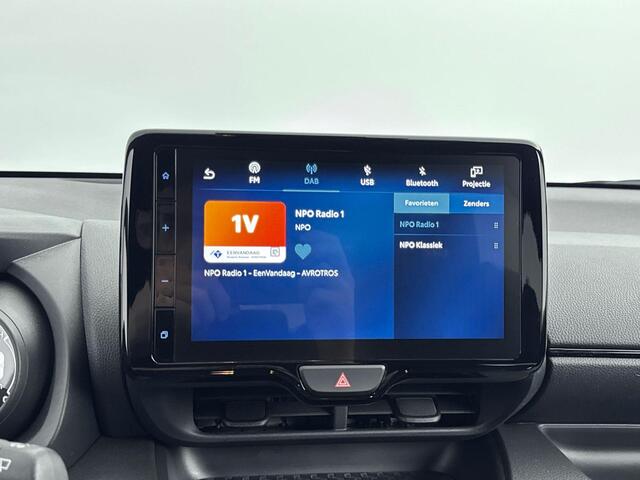 Toyota YARIS 1.5 Hybrid GR Sport Bi-tone Pearl White / Zwart dak | Apple carplay | Android Auto | All Season banden |