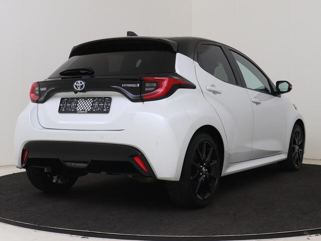 Toyota YARIS 1.5 Hybrid Executive + | BTW voertuig | Dealer onderhouden | Panoramadak | JBL | Head-Up Display | Dodehoek detectie | Parkeersensoren voor+achter | Climate Control | Draadloze telefoonlader | Achteruitrijcamera |
