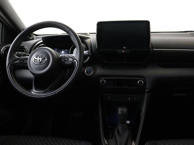 Toyota YARIS 1.5 Hybrid Executive + | BTW voertuig | Dealer onderhouden | Panoramadak | JBL | Head-Up Display | Dodehoek detectie | Parkeersensoren voor+achter | Climate Control | Draadloze telefoonlader | Achteruitrijcamera |