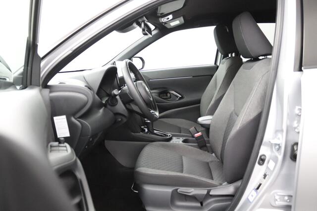 Toyota YARIS Cross 1.5 Hybrid 115 First Edition | Origineel NL | Led Verlichting | Navigatie Groot scherm | Keyless Entry |