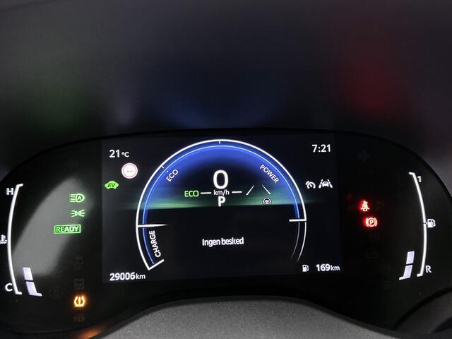 Toyota YARIS 1.5 Hybrid 115 First Edition Comfort Pack | BTW voertuig | Dodehoek detectie | Stoel+stuurverwarming | Parkeersensoren voor+achter | Draadloze telefoonlader | elektrisch verstel/inklapbare spiegels | Apple CarPlay/Android Auto