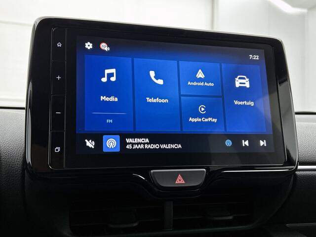 Toyota YARIS 1.5 Hybrid 115 First Edition Comfort Pack | BTW voertuig | Dodehoek detectie | Stoel+stuurverwarming | Parkeersensoren voor+achter | Draadloze telefoonlader | elektrisch verstel/inklapbare spiegels | Apple CarPlay/Android Auto