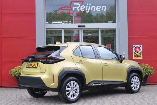 Toyota YARIS Cross 1.5 Hybrid Dynamic | KEYLESS ENTRY / START | VOORSTELEN VERWARMD | STUUR VERWARMING | HEAD-UP DISPLAY | LED KOPLAMPEN | ADAPTIVE CRUISE CONTROL | LANE ASIST | ELEKTRISCH BEDIENBARE ACHTERKLEP | DRAADLOOS APPLE CARPLAY | ANDROID AUTO | ACHTERUITRIJ