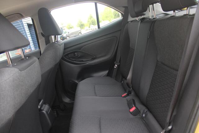 Toyota YARIS Cross 1.5 Hybrid Dynamic | KEYLESS ENTRY / START | VOORSTELEN VERWARMD | STUUR VERWARMING | HEAD-UP DISPLAY | LED KOPLAMPEN | ADAPTIVE CRUISE CONTROL | LANE ASIST | ELEKTRISCH BEDIENBARE ACHTERKLEP | DRAADLOOS APPLE CARPLAY | ANDROID AUTO | ACHTERUITRIJ