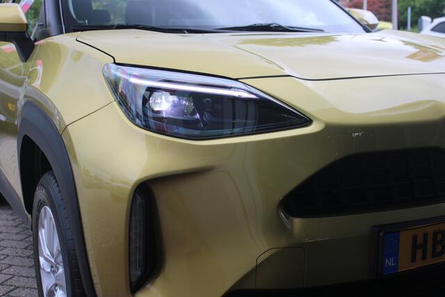 Toyota YARIS Cross 1.5 Hybrid Dynamic | KEYLESS ENTRY / START | VOORSTELEN VERWARMD | STUUR VERWARMING | HEAD-UP DISPLAY | LED KOPLAMPEN | ADAPTIVE CRUISE CONTROL | LANE ASIST | ELEKTRISCH BEDIENBARE ACHTERKLEP | DRAADLOOS APPLE CARPLAY | ANDROID AUTO | ACHTERUITRIJ