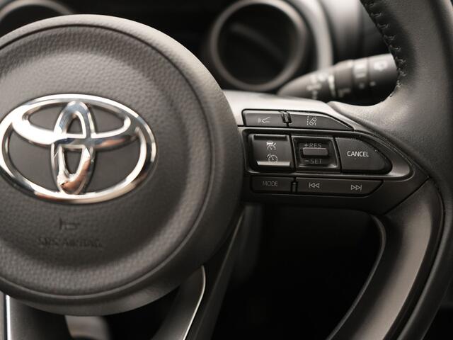Toyota YARIS 1.5 Hybrid Dynamic | NL-Auto | Parkeercamera | LM velgen |
