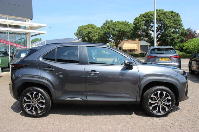 Toyota YARIS Cross 1.5 Hybrid Dynamic Automaat | Stoelverwarming | Sensoren rondom | Adapt. cruise | Keyless |