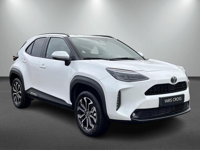 Toyota YARIS Cross 1.5 Hybride 130 pk Black Edition, Safety + Winter pakket.