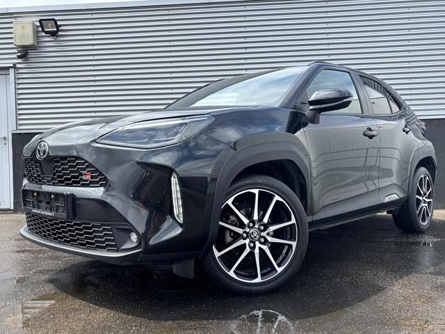 Toyota YARIS Cross 1.5 Hybrid GR Sport Panoramadak, Stoelverwarming, Parkeersensoren voor + achter, GR Sport interieur en exterieur delen.