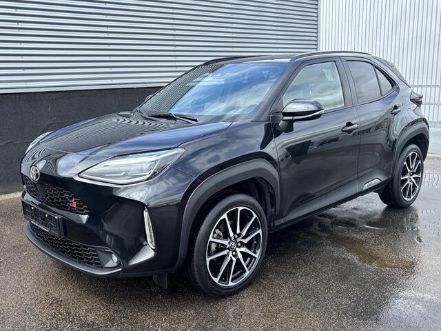 Toyota YARIS Cross 1.5 Hybrid GR Sport Panoramadak, Stoelverwarming, Parkeersensoren voor + achter, GR Sport interieur en exterieur delen.