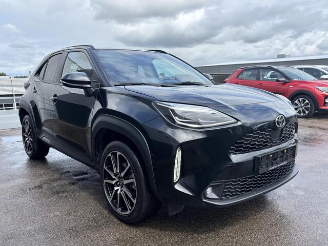Toyota YARIS Cross 1.5 Hybrid GR Sport Panoramadak, Stoelverwarming, Parkeersensoren voor + achter, GR Sport interieur en exterieur delen.