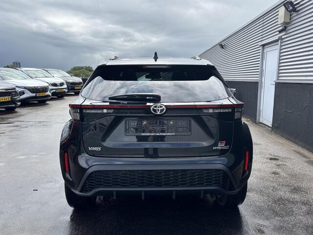 Toyota YARIS Cross 1.5 Hybrid GR Sport Panoramadak, Stoelverwarming, Parkeersensoren voor + achter, GR Sport interieur en exterieur delen.
