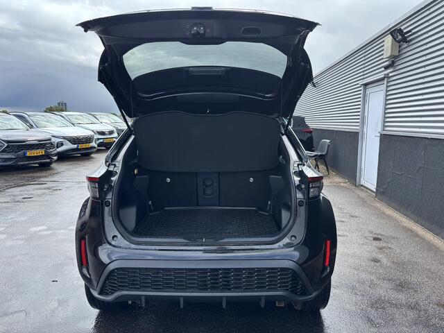 Toyota YARIS Cross 1.5 Hybrid GR Sport Panoramadak, Stoelverwarming, Parkeersensoren voor + achter, GR Sport interieur en exterieur delen.