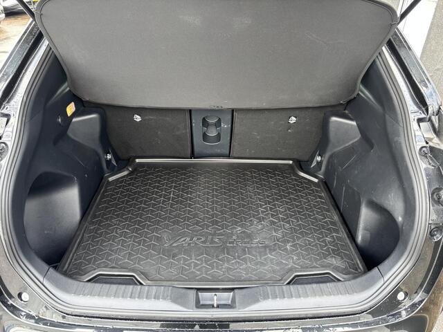 Toyota YARIS Cross 1.5 Hybrid GR Sport Panoramadak, Stoelverwarming, Parkeersensoren voor + achter, GR Sport interieur en exterieur delen.