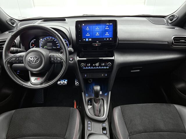 Toyota YARIS Cross 1.5 Hybrid GR Sport | JBL | Head-Up Display | Dodehoek Detectie | LED Matrix | Stoel+Stuurverwarming | Elektrische achterklep | Parkeersensoren voor+achter |